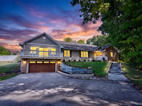 9103 Fenton Rd, Grand Blanc, MI 48439