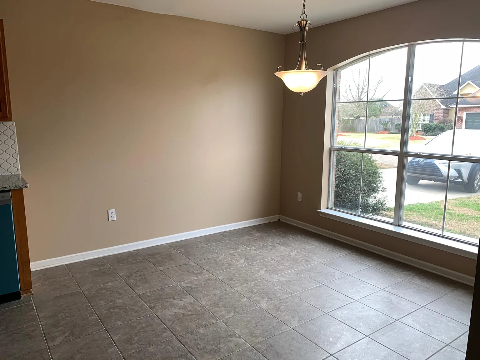 5190 Hemingway Dr — Photo 2