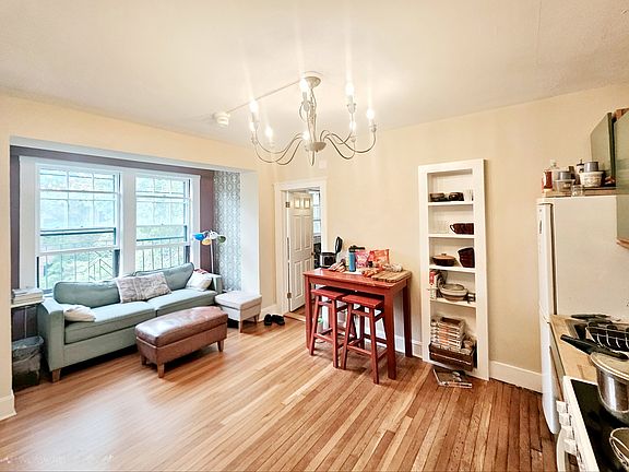 2nd image of 72 Strathmore Rd APT 6A
