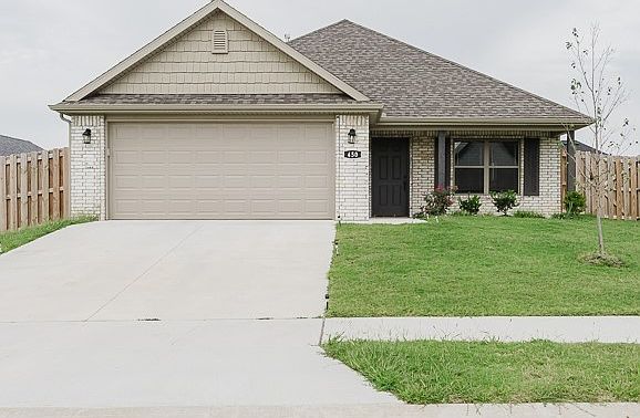 1st image of 450 Willow Dr