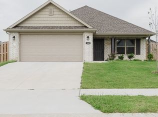 450 Willow Dr, Centerton, AR 72719