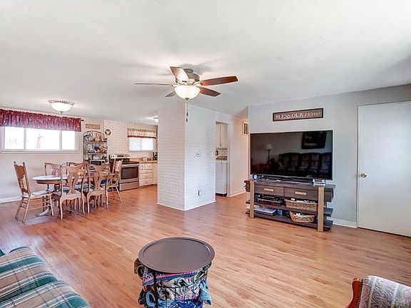 5th image of 713 Cherry Blossom Dr