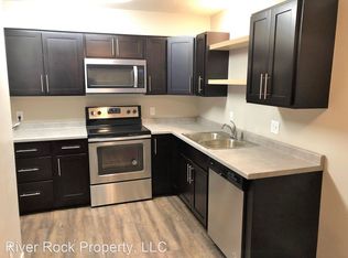 820 24th Ave S APT 17, Moorhead, MN 56560