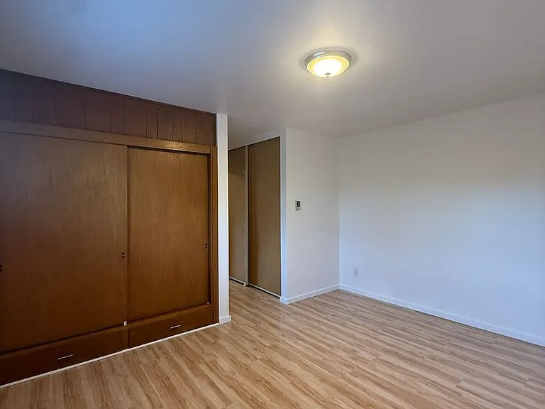 2210 Yale Ave E — Photo 14