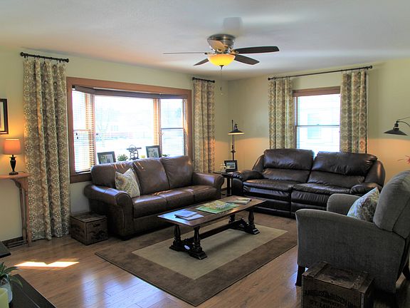 2nd image of 892 Champagne Ave