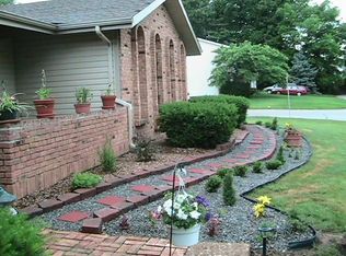 102 Lake Ridge Dr, Saint Peters, MO 63376