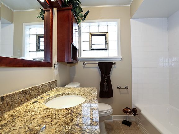 5th image of 15564 Gouwens Ln