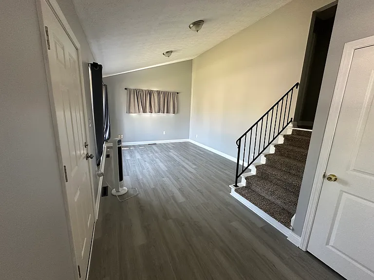 639 Scriven Ave — Photo 4