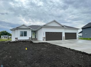 7862 Firefly Ln, Horace, ND 58047