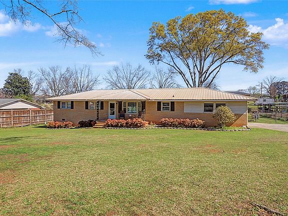3rd image of 305 Clearview Dr