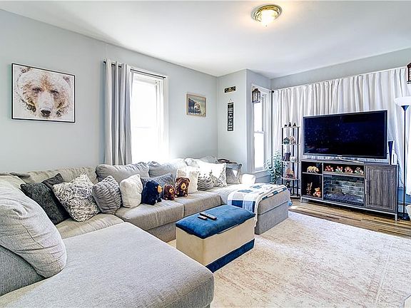 4th image of 120 East St