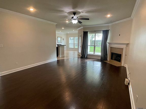 3rd image of 41125 Merrimac Dr