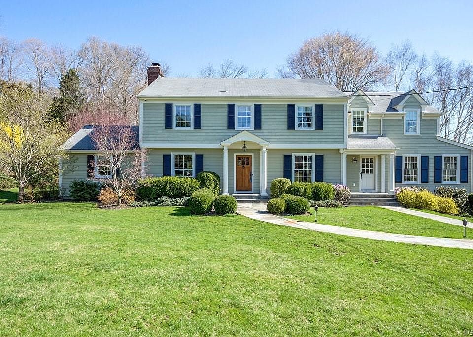 1st image of 8 Joan Dr