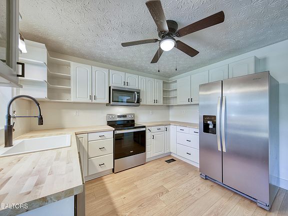 5th image of 802 Laurel St