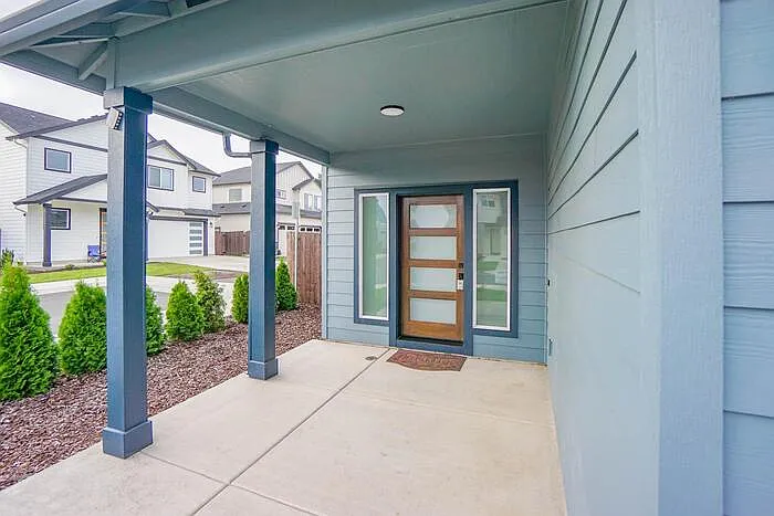 4 bed, 2.5 bath, 2266 sqft, $3,295 — Photo 4
