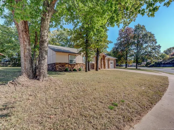 3111 S Magnolia Dr, Sand Springs, OK 74063