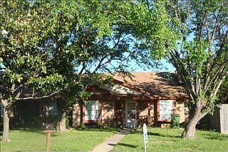 2nd image of 3906 Queens Ct