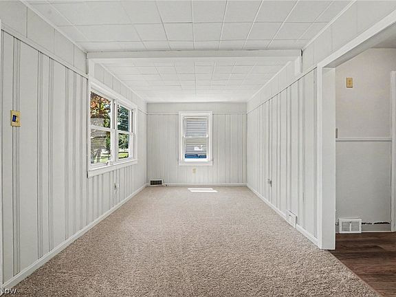 3rd image of 982 Shadowrow Ave