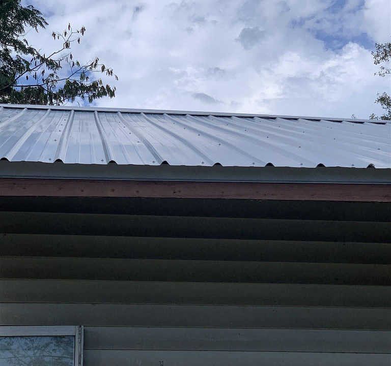 2nd image of 215 Kingsbury Cir