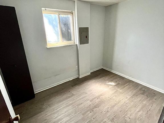 3rd image of 75 Akers Ave #4