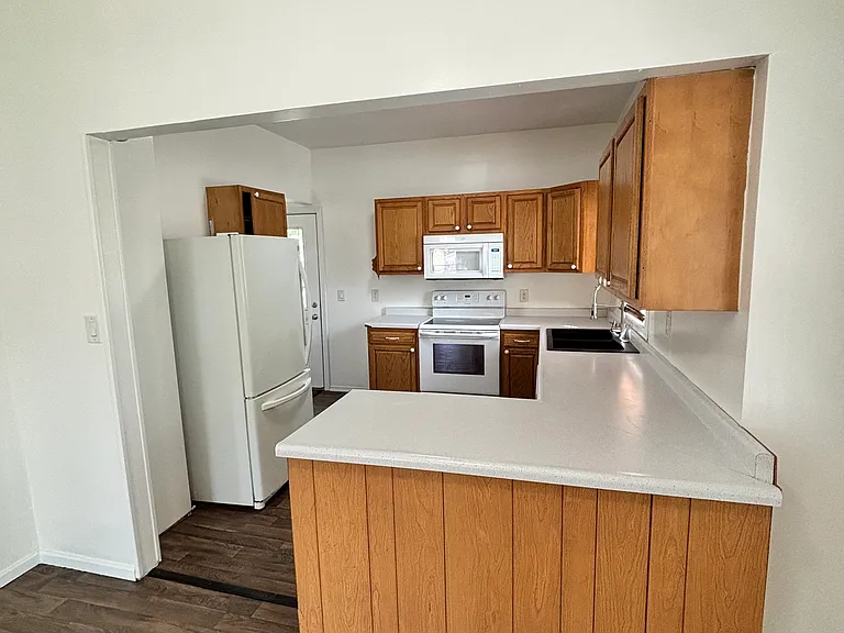 1514 W 4th St — Photo 6