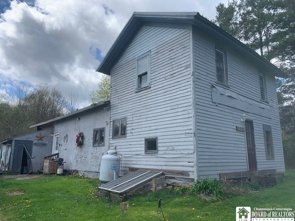2883 Burton Rd, Jamestown, NY 14701