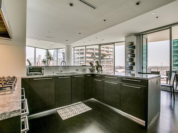5th image of 2900 McKinnon St APT 1401