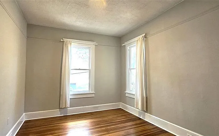 1047 Ridge Ave — Photo 9