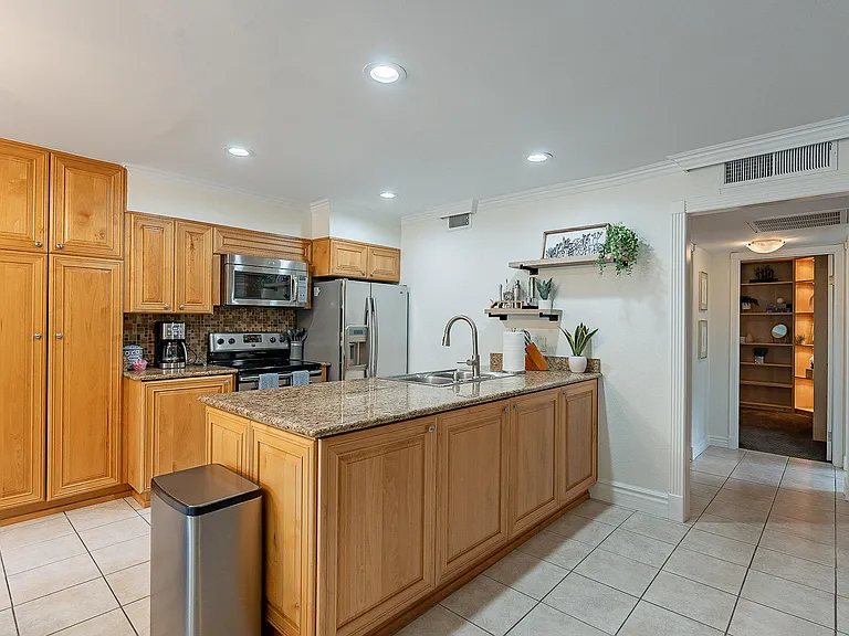 1127 N Granite Reef Rd — Photo 2
