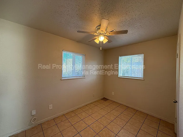 5305 S Drexel Ave — Photo 8