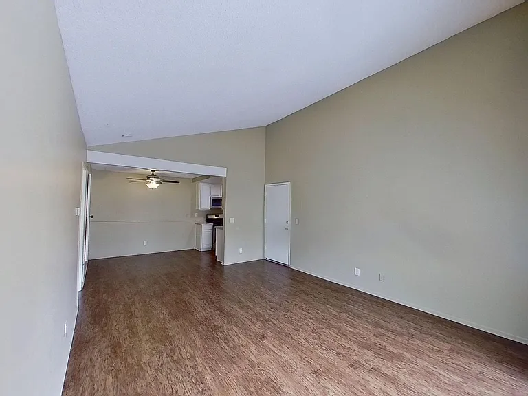 401 Beach Blvd - El Pueblo Apartments — Photo 18