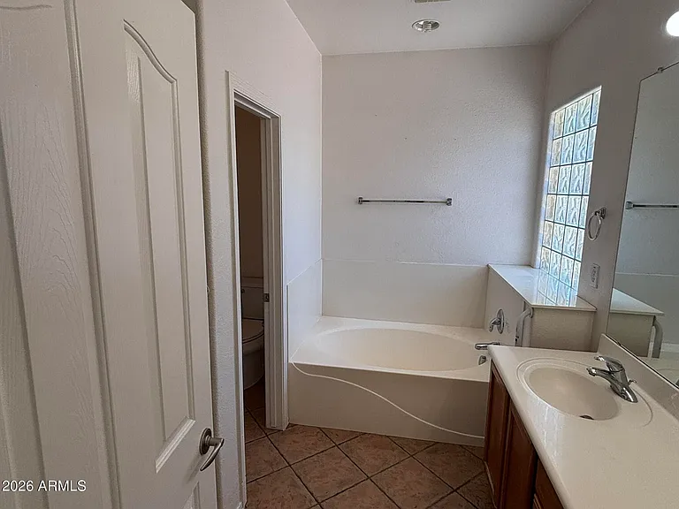 11559 W Lincoln St — Photo 12