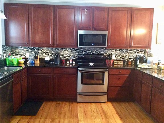 3rd image of 5014 Chinquapin Ln