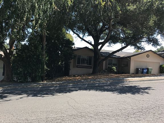 2nd image of 820 Elm Dr