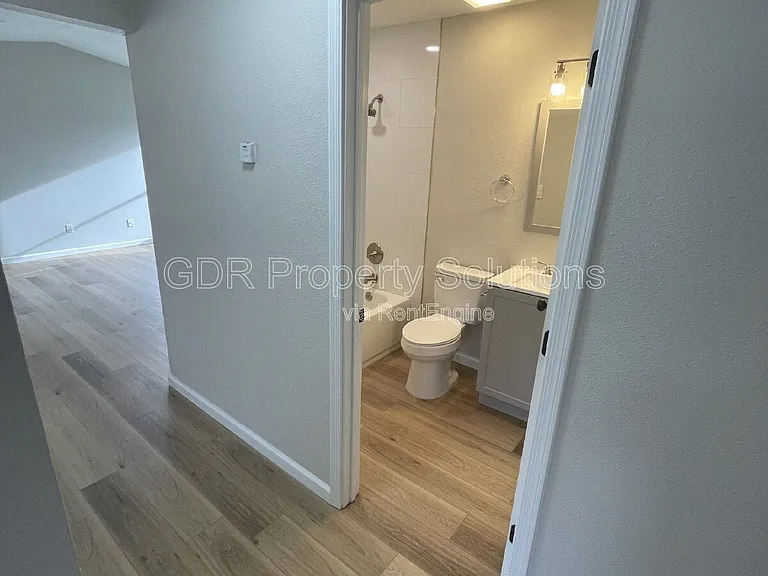 4733 Platinum Dr NE — Photo 40
