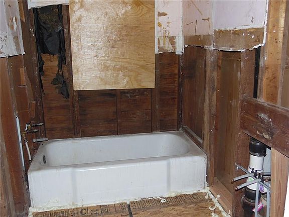 5th image of 110 W Louisiana Ave