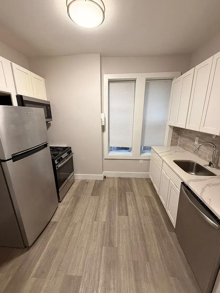 5712 Hudson Ave — Photo 2