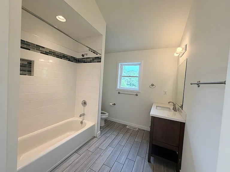 1500 Meridian St — Photo 46