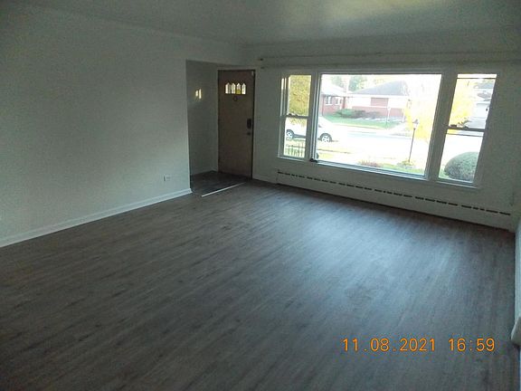 5th image of 1004 E 167th Pl
