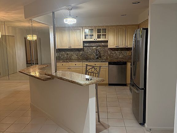 4th image of 5731 Coach House Cir APT A