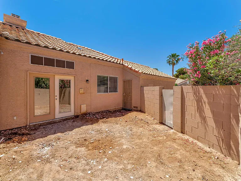 2560 Silver Shadow Dr — Photo 28