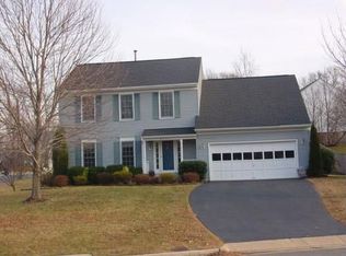 8021 Oak Bridge Ln, Fairfax Station, VA 22039