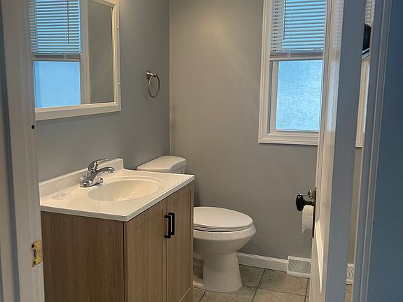 4th image of 7676 Bowen Ave #4