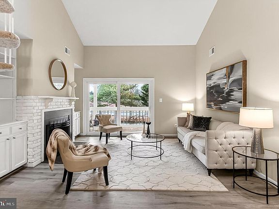 5th image of 6049 Essex Ct House B
