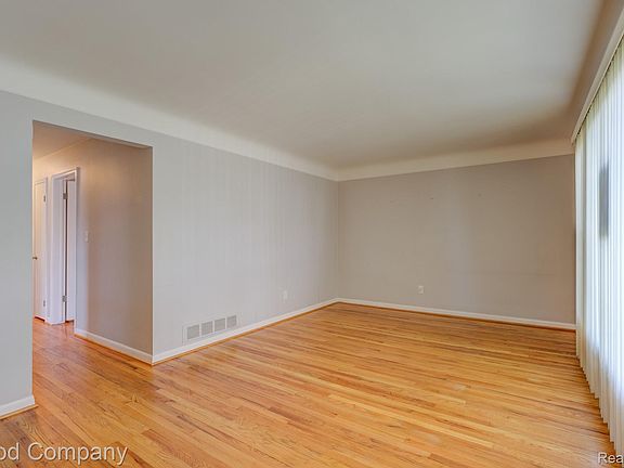4th image of 12737 Commonwealth St