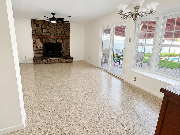 1423 Taft Park — Photo 7