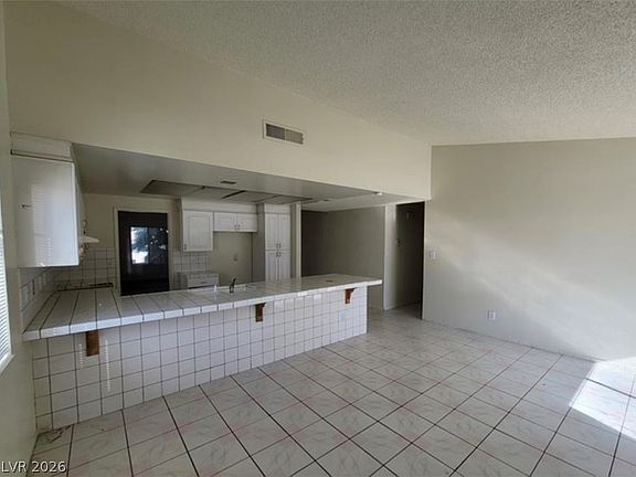 3rd image of 1673 Caliente Ct