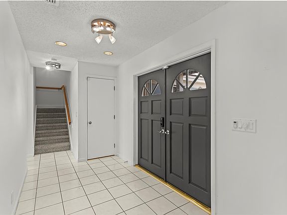 3rd image of 320 SE 12th Avenue