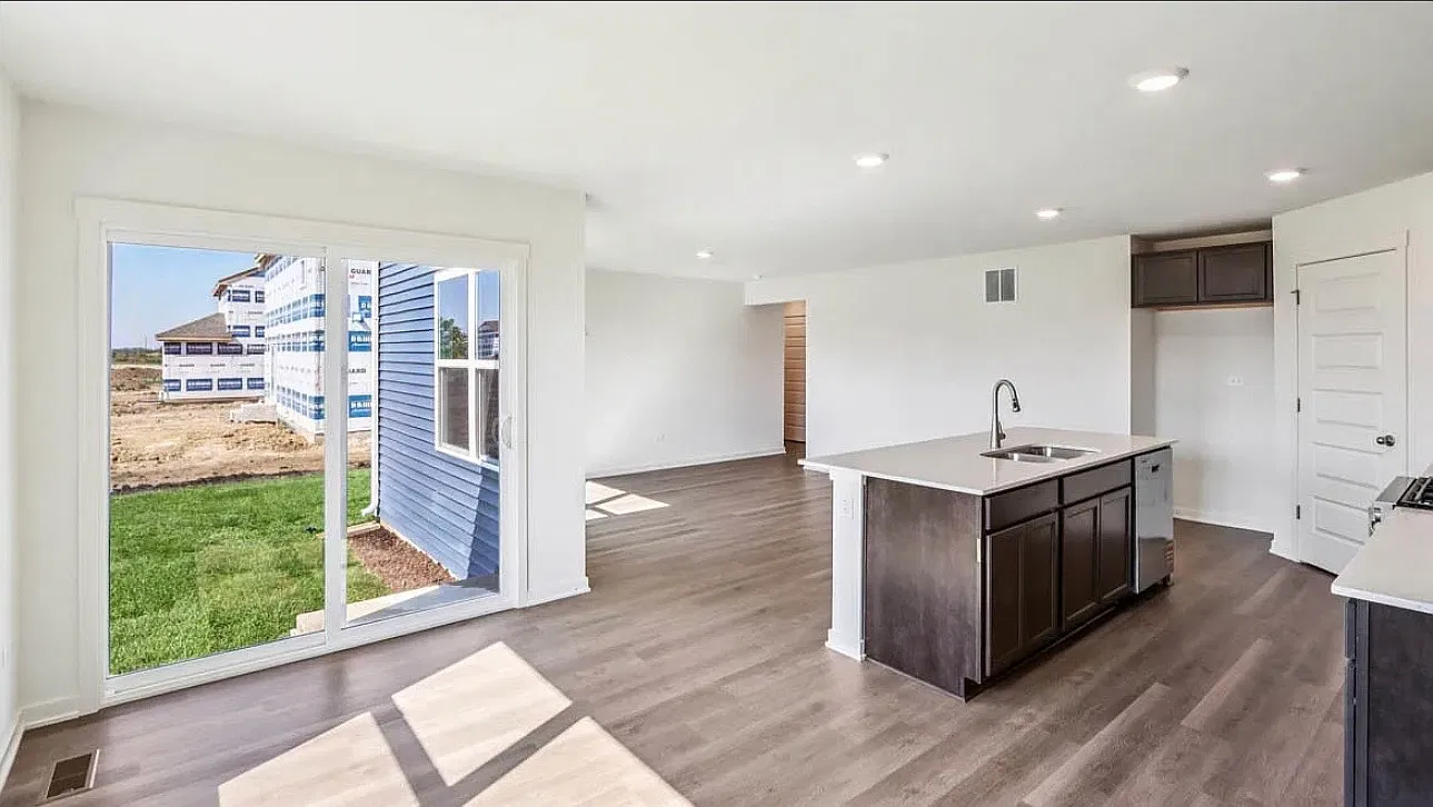 3 bed, 2.5 bath, 1663 sqft, $3,500 — Photo 2
