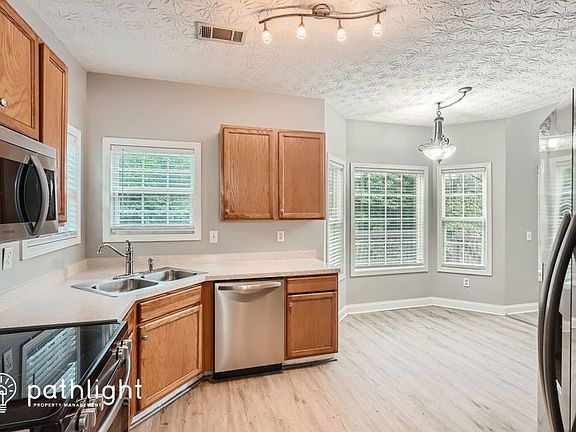 3rd image of 4500 Ferncrest Pl